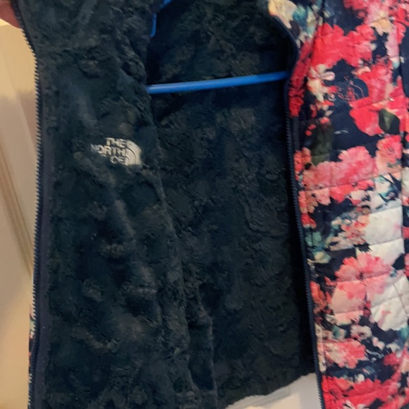 North Face reversible jacket size M 10/12 - Picture 2 of 3